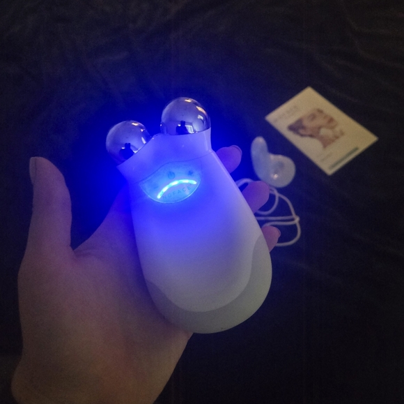 NuFace Trinity Pro Facial Toning Device - White and Silver - Picture 2 of 3